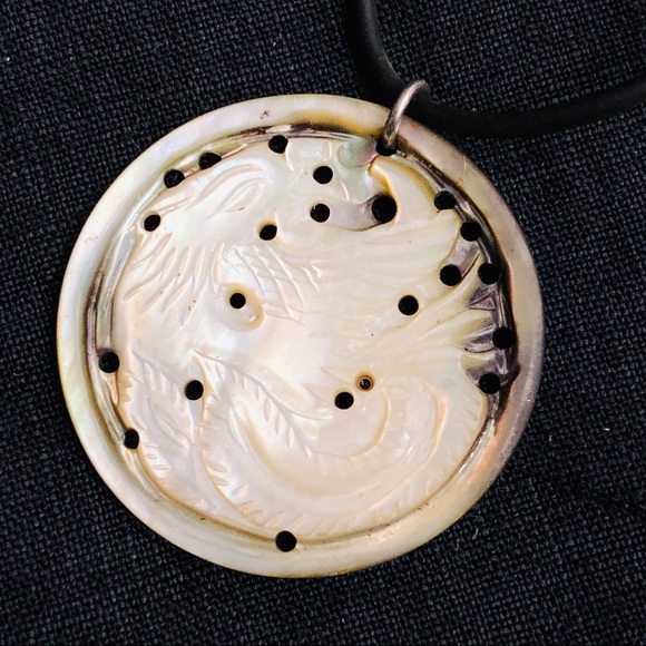 Vintage Mother of pearl Phoenix pendant - Picture 4 of 4